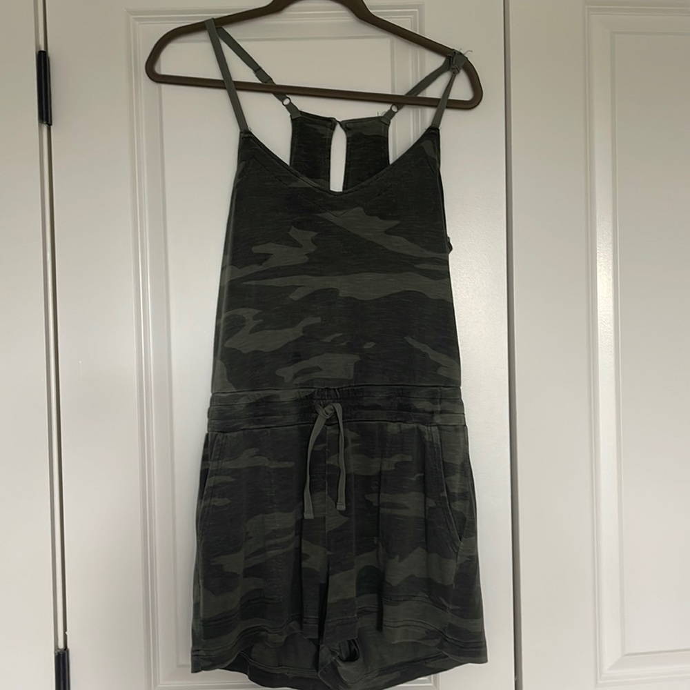 Splendid camouflage romper xs
